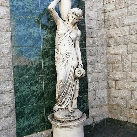 Roman Theatre شقة